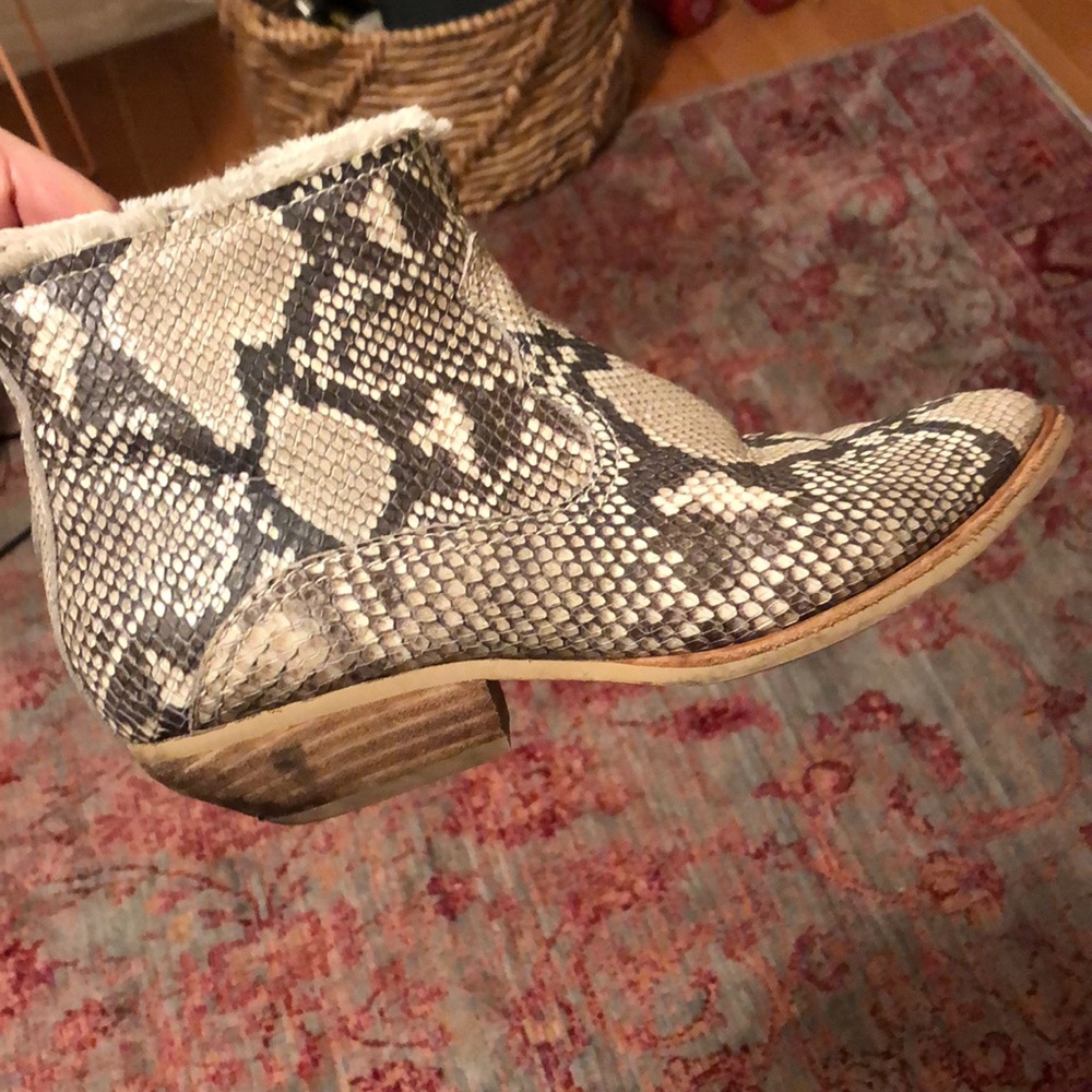 Women’s Snake-Print Ankle Boot in Beige and Black - Faux-Snakeskin